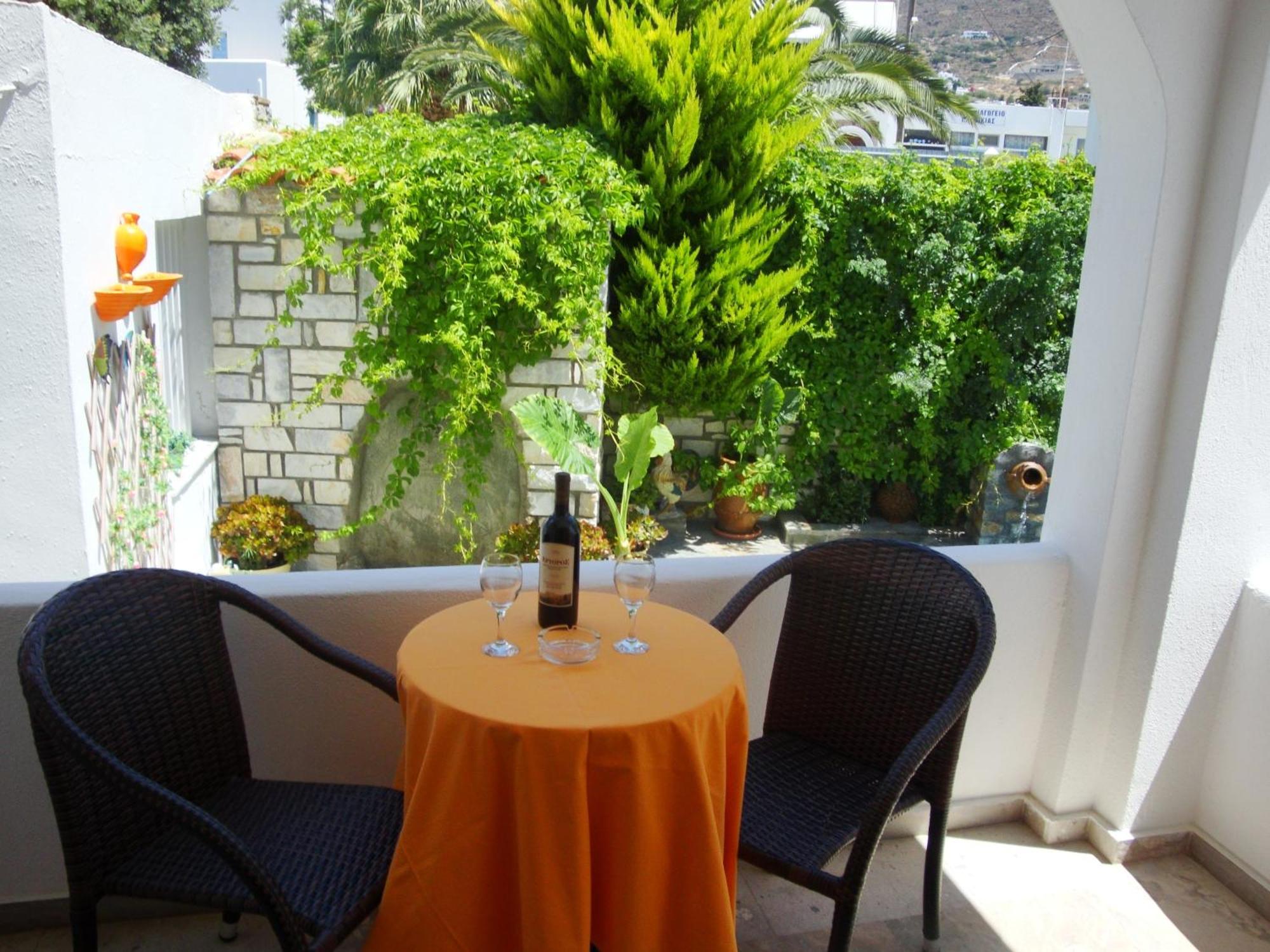 Vassiliki Rooms Páros Buitenkant foto